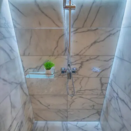 Stylish & Traditional 1 Bedroom Ddem1-1 דירה