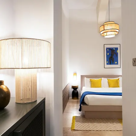 Stylish & Traditional 1 Bedroom Ddem1-1