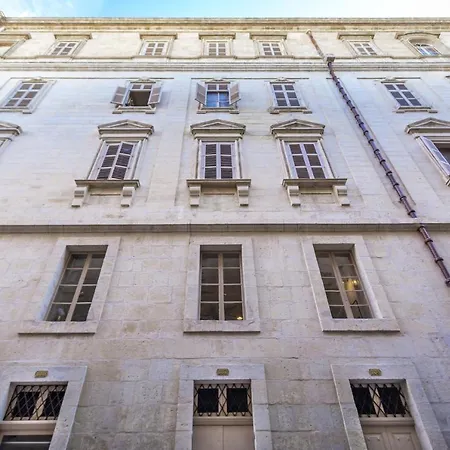 Stylish & Traditional 1 Bedroom Ddem1-1 Apartment