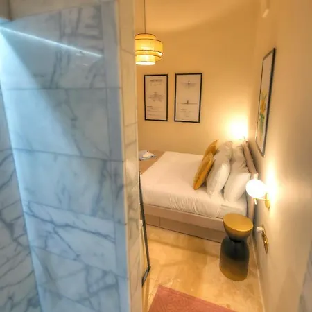 Stylish & Traditional 1 Bedroom Ddem1-1