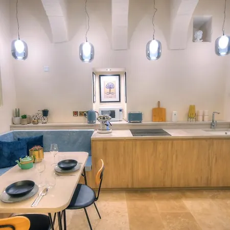 Stylish & Traditional 1 Bedroom Ddem1-1