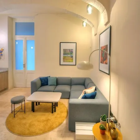 Stylish & Traditional 1 Bedroom Ddem1-1 Apartment