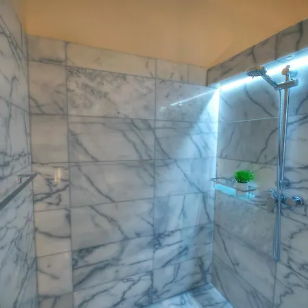 Stylish & Traditional 1 Bedroom Ddem1-1 Appartamento *