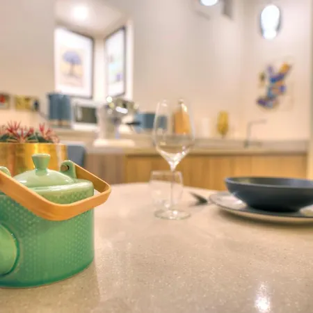 Stylish & Traditional 1 Bedroom Ddem1-1 *