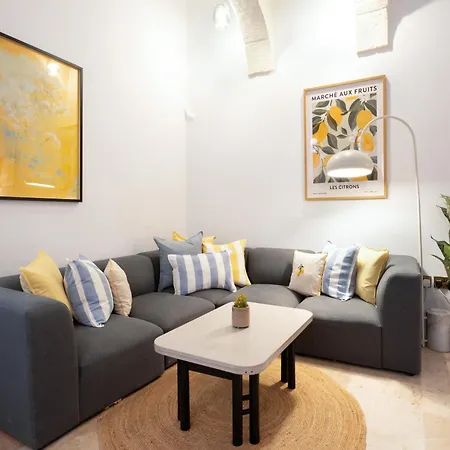 Stylish & Traditional 1 Bedroom Ddem1-1