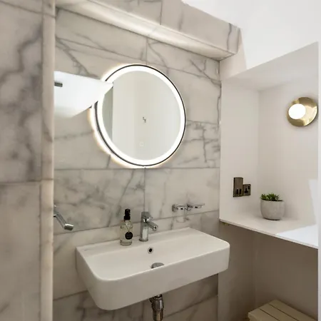 Stylish & Traditional 1 Bedroom Ddem1-1